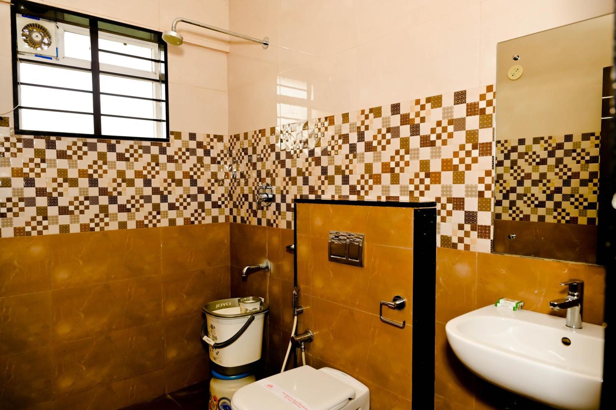 Hotel Townhouse Mk Chikmagalūr Esterno foto
